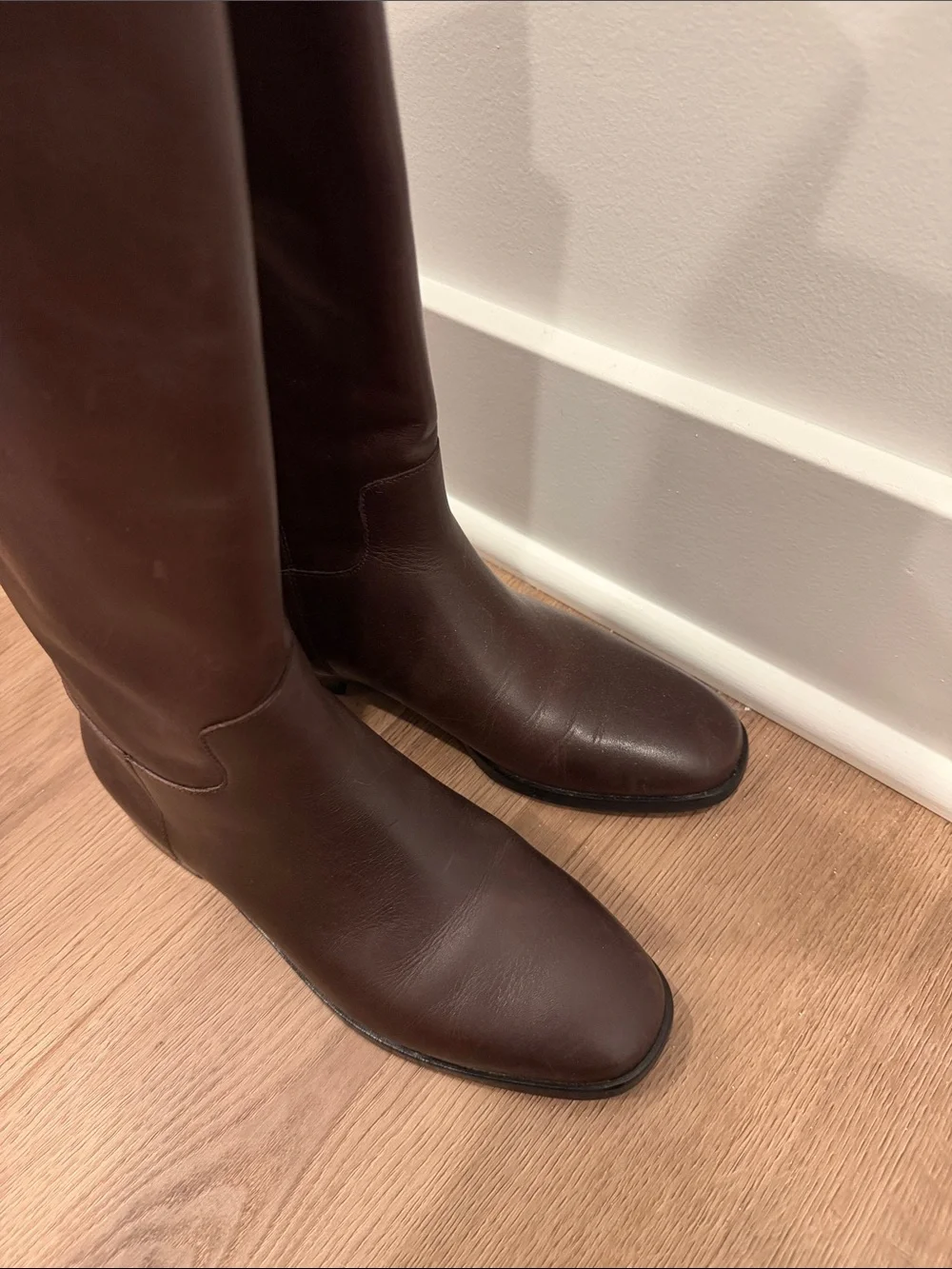 Vince Leather Boots in Dark Brown